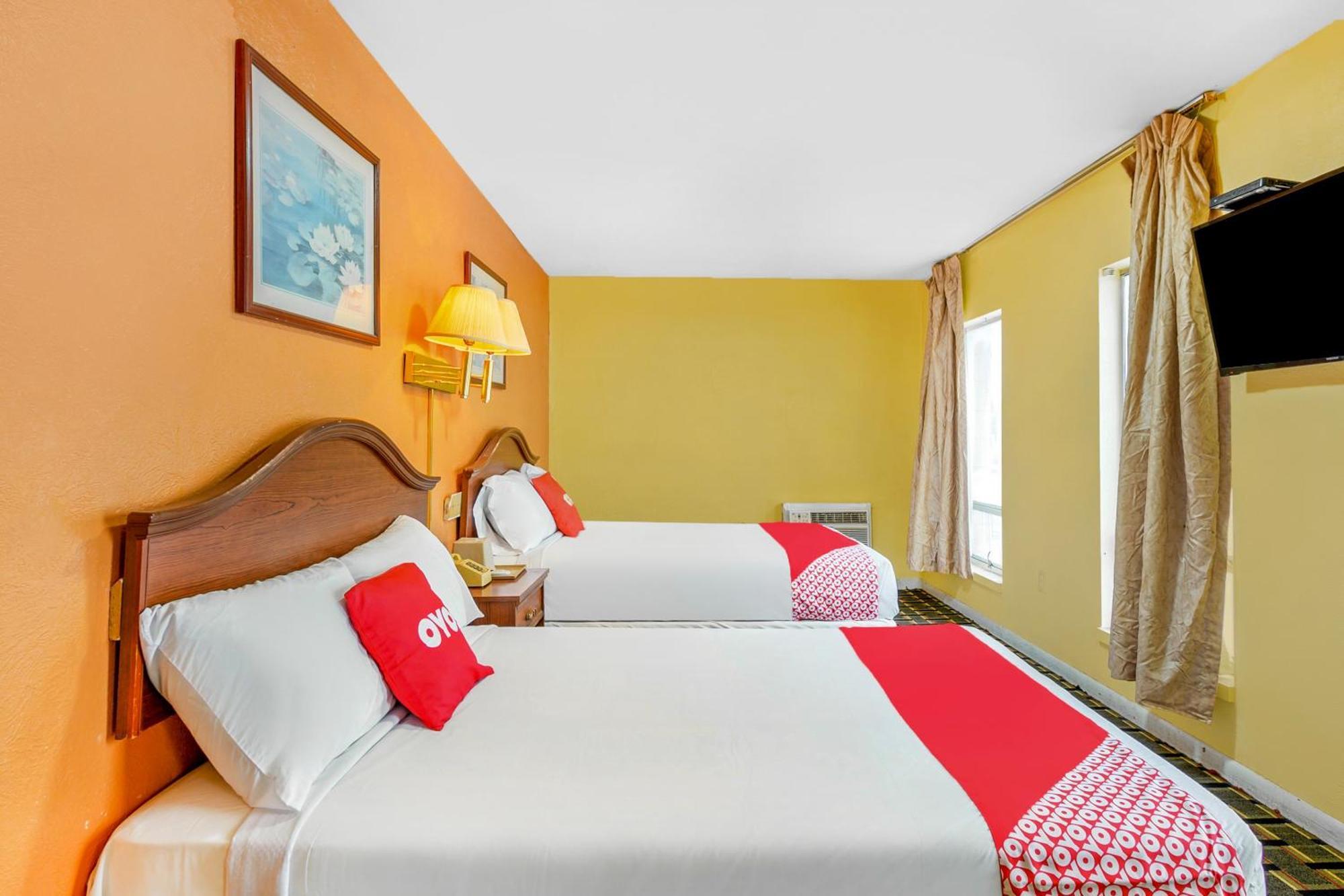 Hotel Oyo Downtown I-74 Peoria
