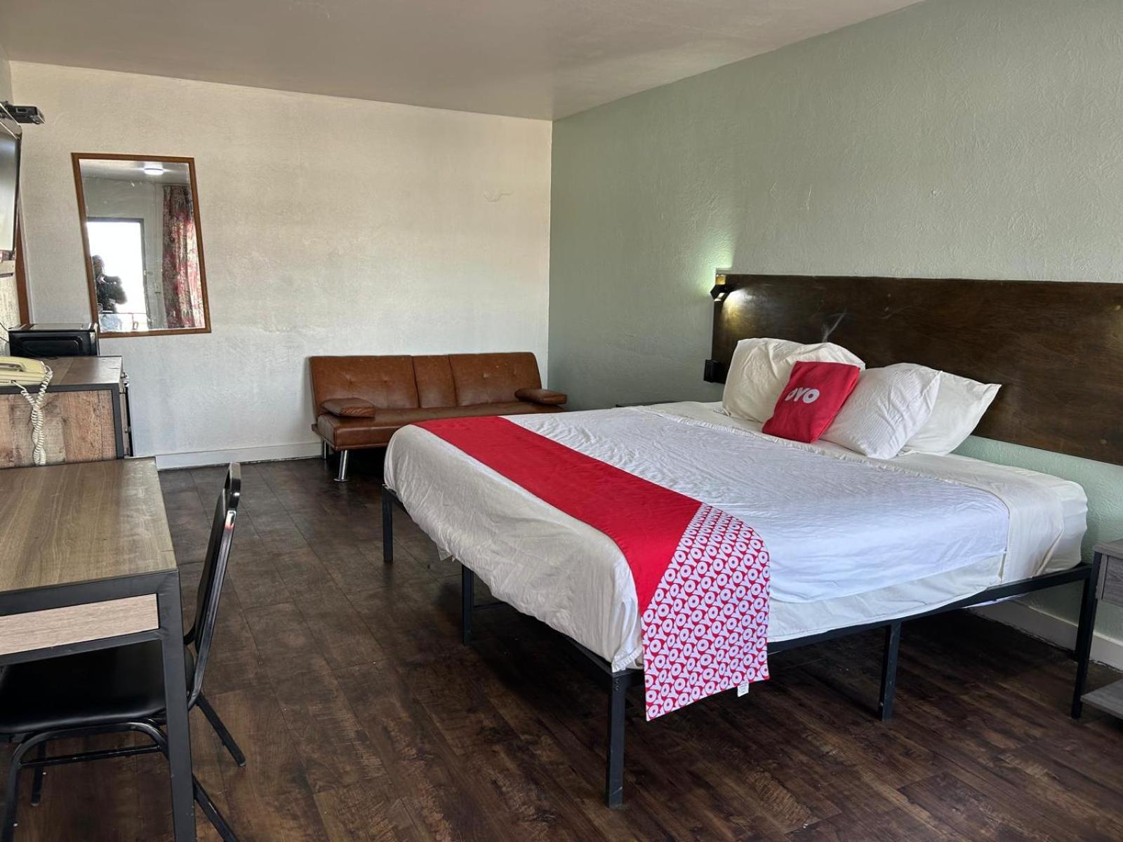Oyo Downtown I-74 Hotel Peoria
