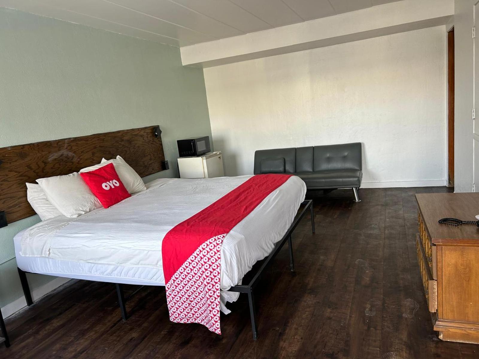 Hotel Oyo Downtown I-74 Peoria