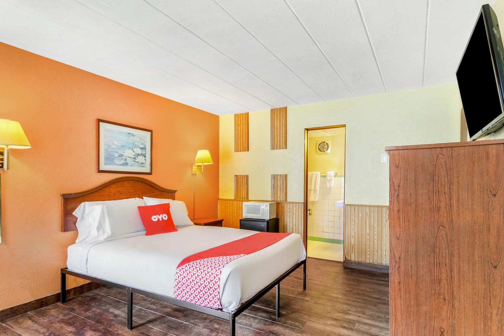 Oyo Downtown I-74 Hotel Peoria